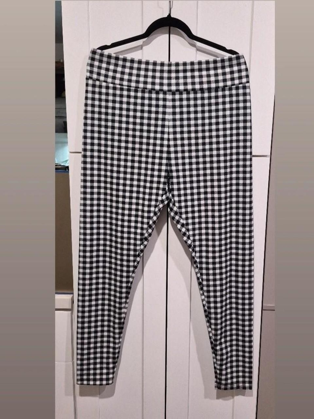 Black and White Gingham Leggings